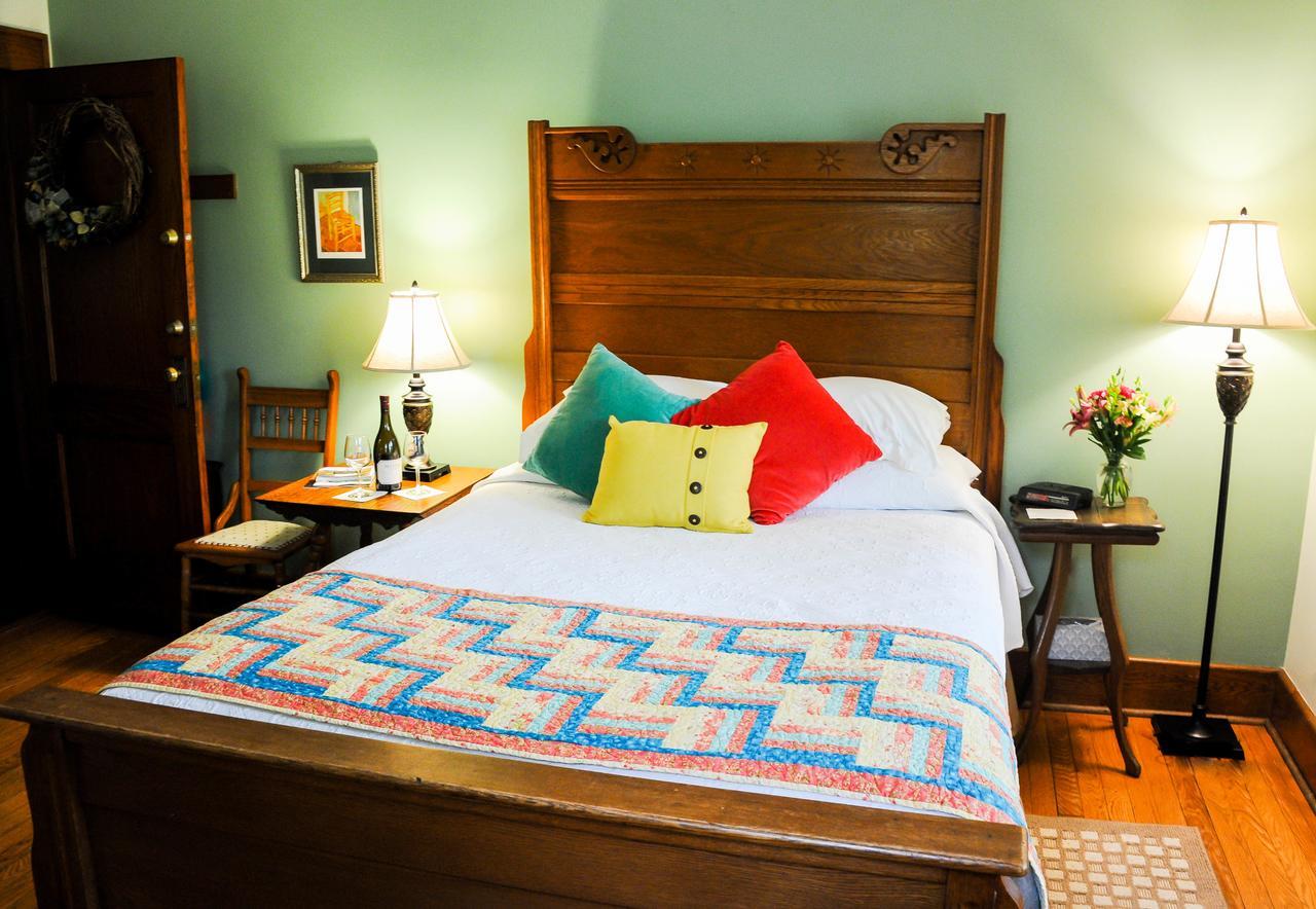 The White Oak Inn Zuck Екстер'єр фото